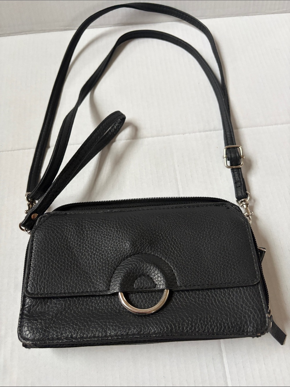Bueno Black Leather Crossbody Wallet with Silver Ring Accent